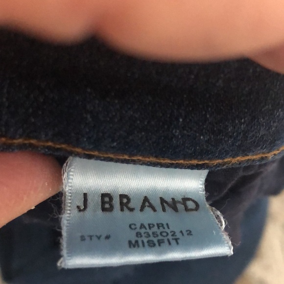 Jbrand Capri misfit with rips - Picture 4 of 4